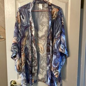 Lovely tunic with kimono style sleeves…sized as M/L